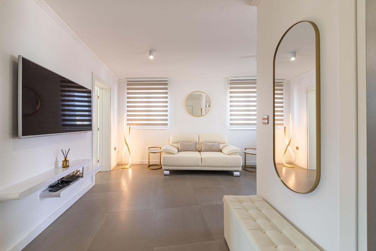 001-2049-77-Split-Center-Modern-two-bedroom-apartment-for-sale