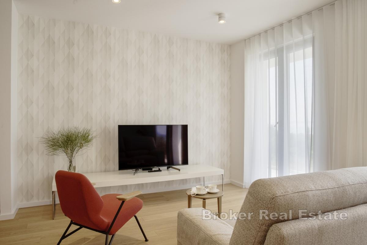 Moderne zariadený apartmán s panoramatickým výhľadom na more