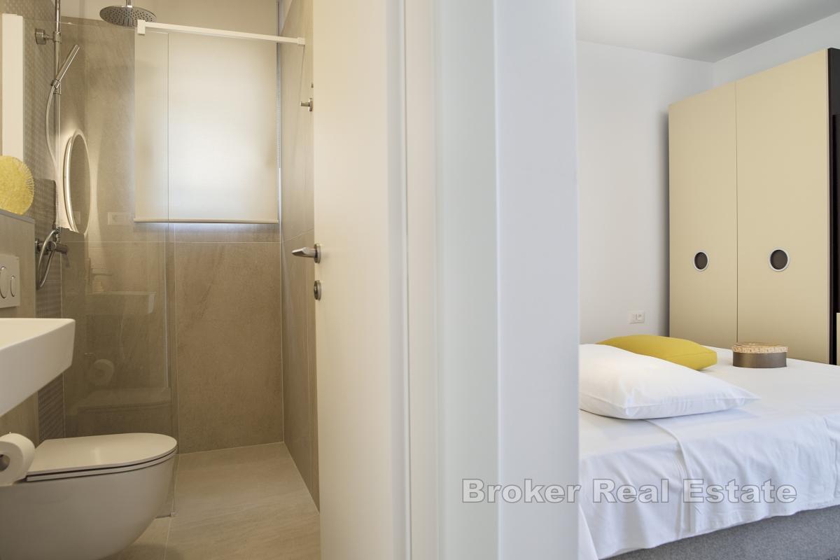 Moderne zariadený apartmán s panoramatickým výhľadom na more