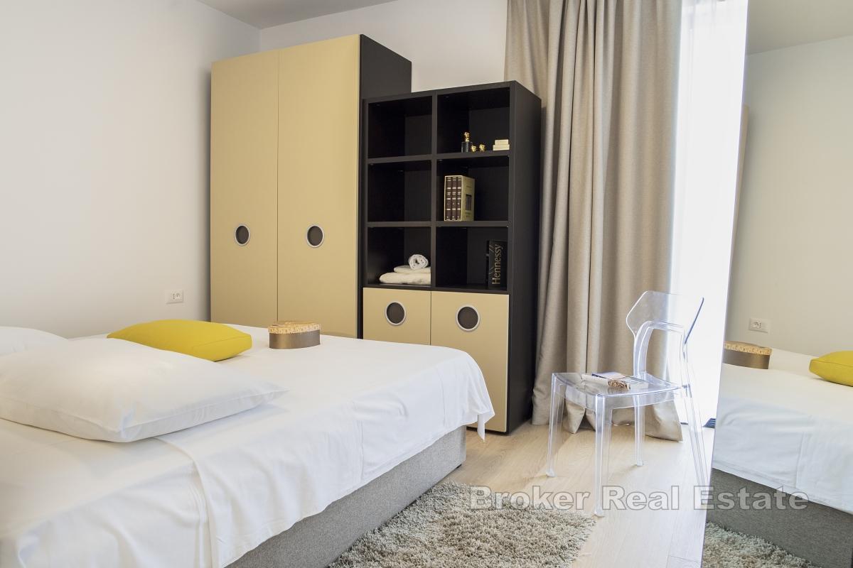 Moderne zariadený apartmán s panoramatickým výhľadom na more