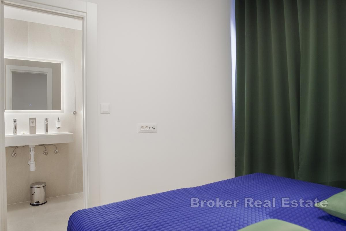 Moderne zariadený apartmán s panoramatickým výhľadom na more