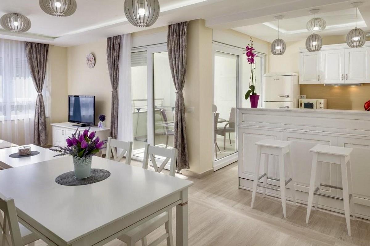 Gepflegte Zwei-Zimmer-Wohnung mit Loggia und Stellplatz