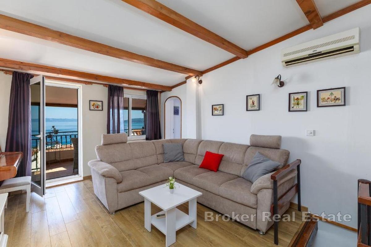 Dom s bazénom a panoramatickým výhľadom na more