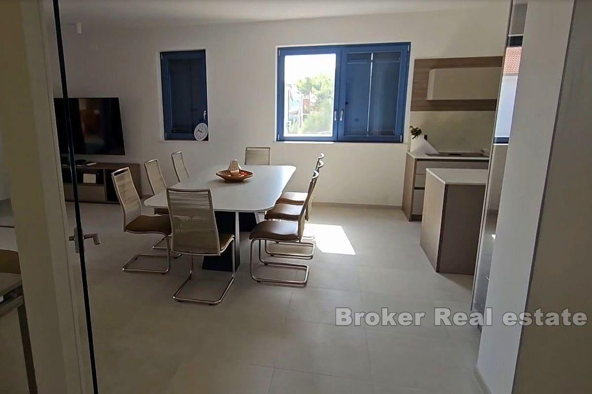 Willa z basenem i panoramicznym widokiem na morze