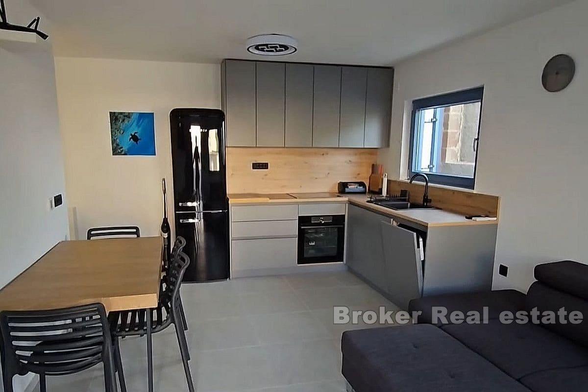 Willa z basenem i panoramicznym widokiem na morze