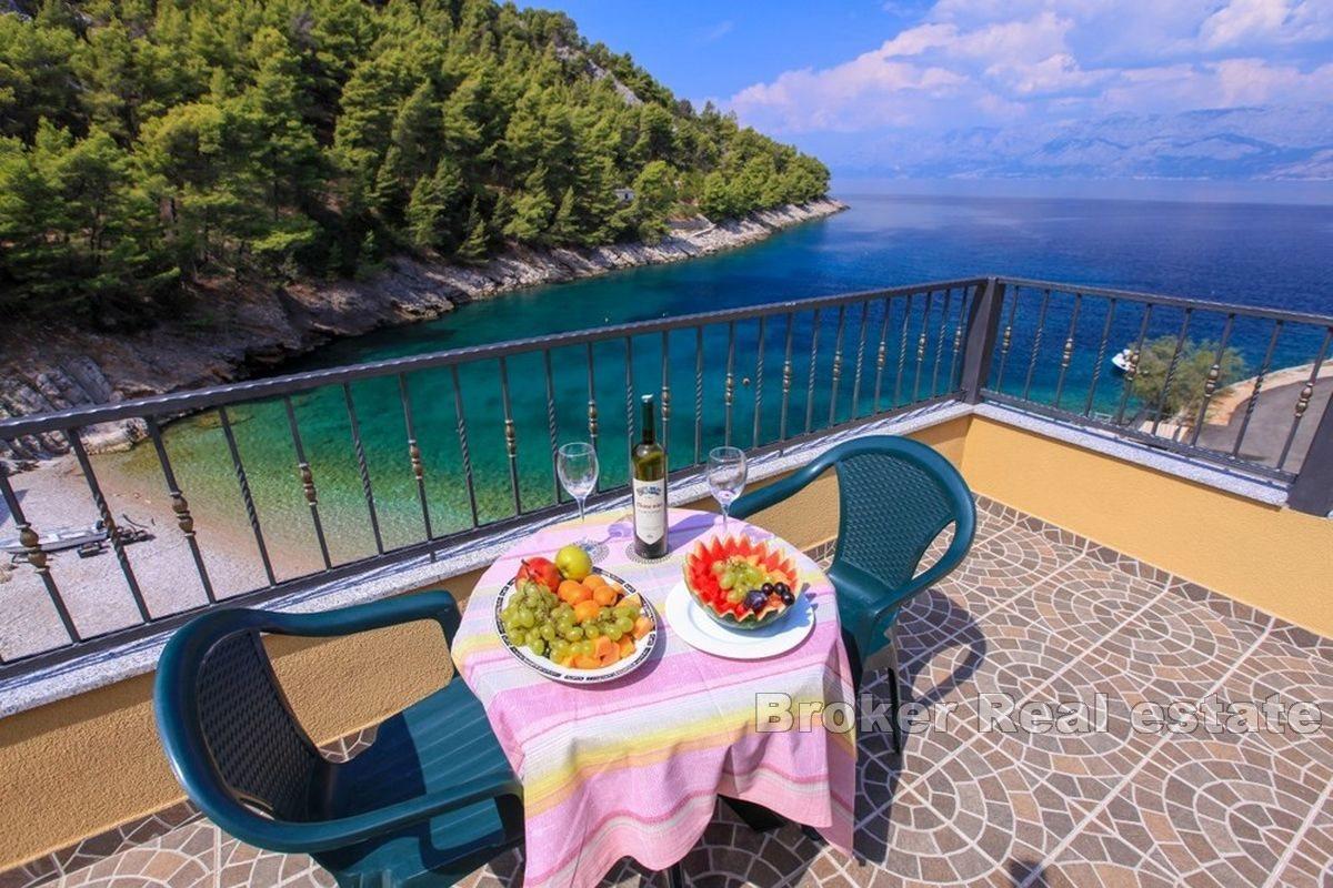 House with 11 apartments, first row to the sea