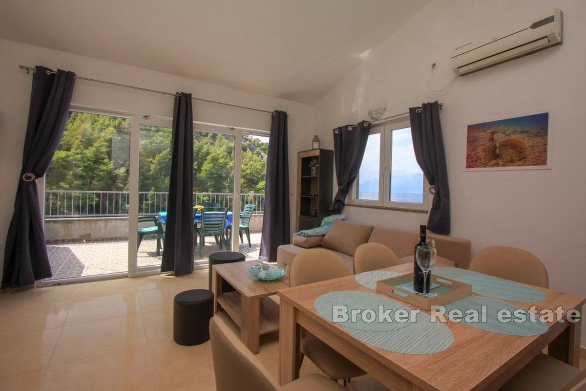 House with 11 apartments, first row to the sea
