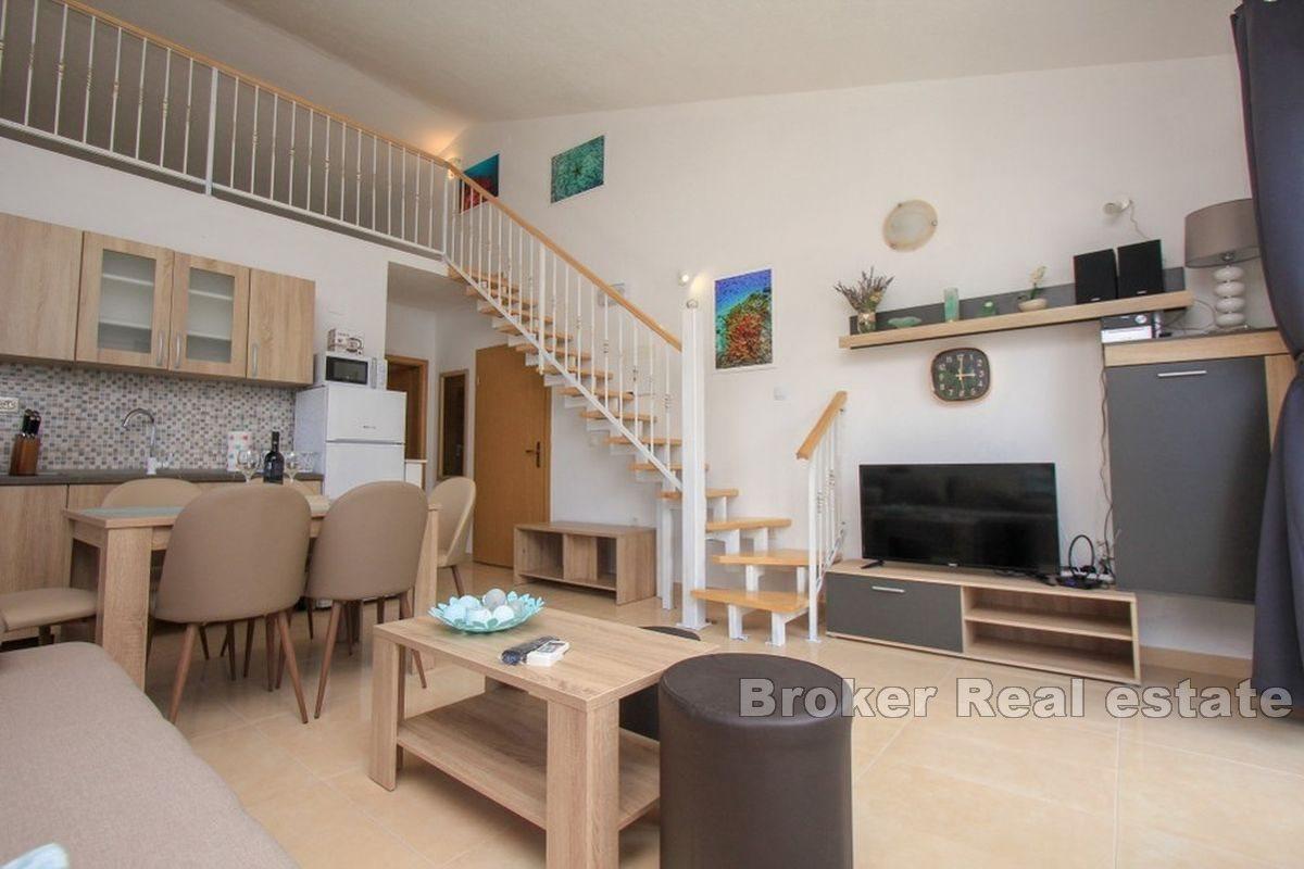 House with 11 apartments, first row to the sea