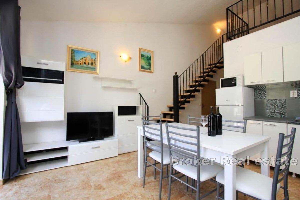 House with 11 apartments, first row to the sea