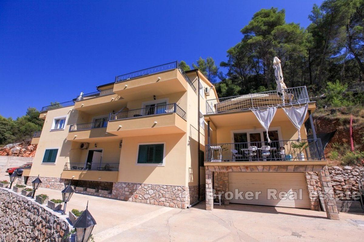 House with 11 apartments, first row to the sea