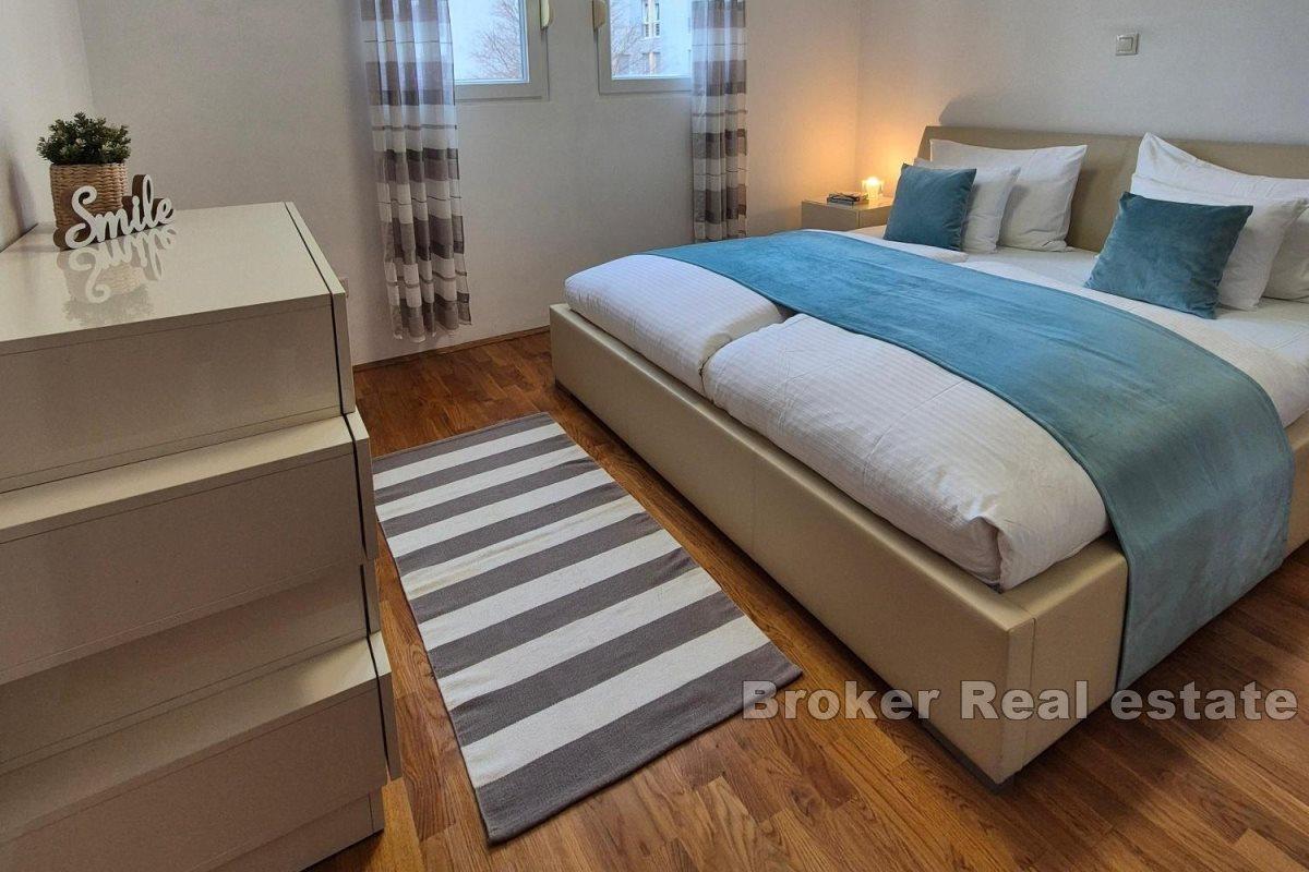 Spacious and sunny apartment with an open sea view
