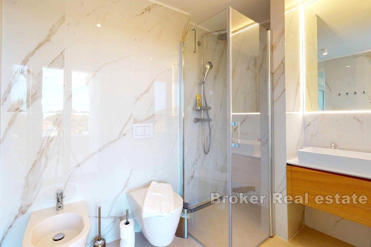 Leilighet med romslig terrasse og utsikt