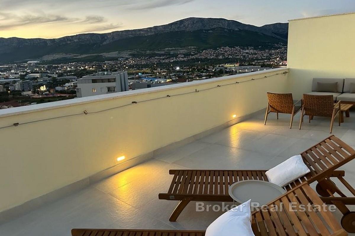 Toppleilighet med stor terrasse