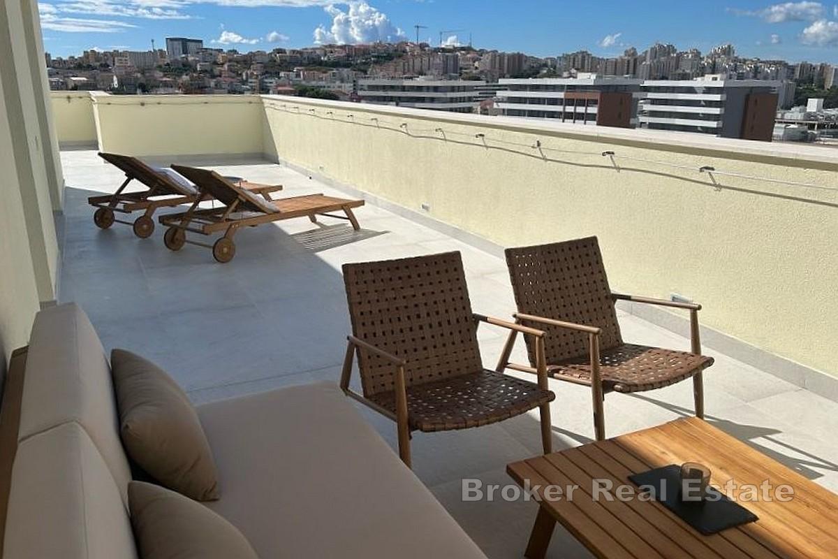 Toppleilighet med stor terrasse