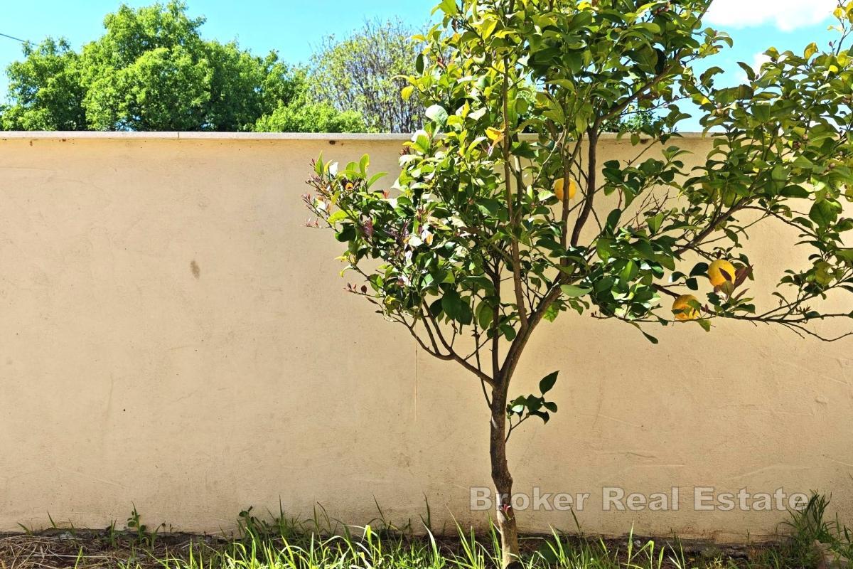 Dom dwupiętrowy blisko morza