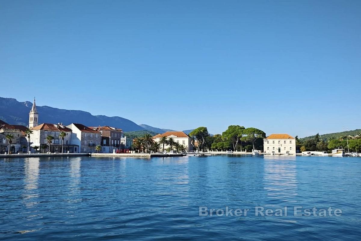 Dom dwupiętrowy blisko morza