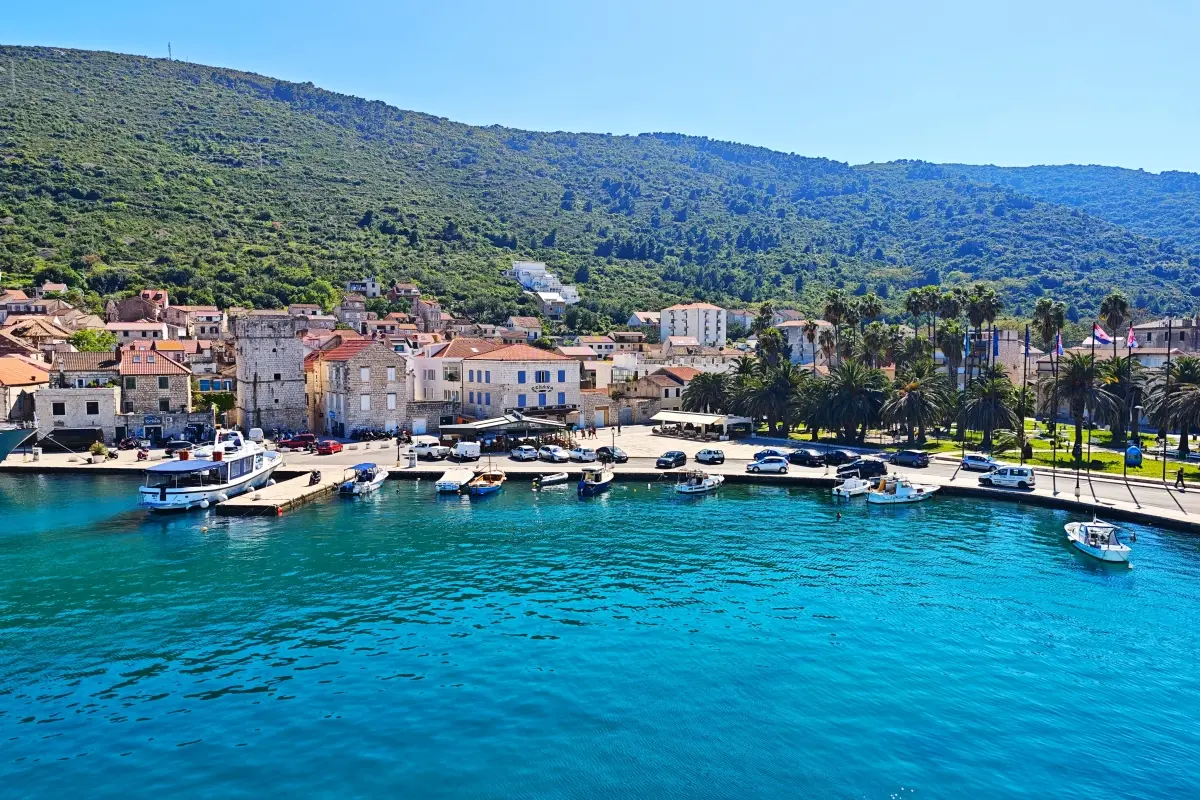 001-2051-17-Vis-Stone-house-near-the-sea-for-sale