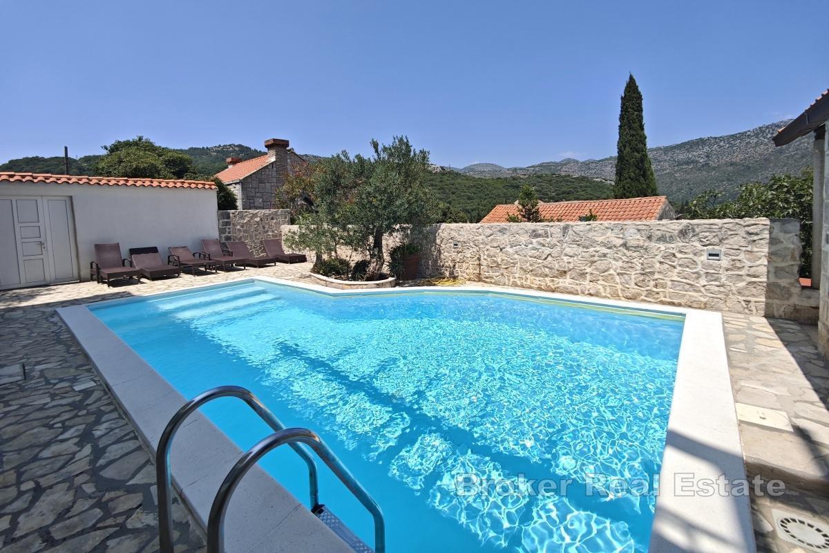 Steinvilla med basseng, ideell for familier eller investeringer