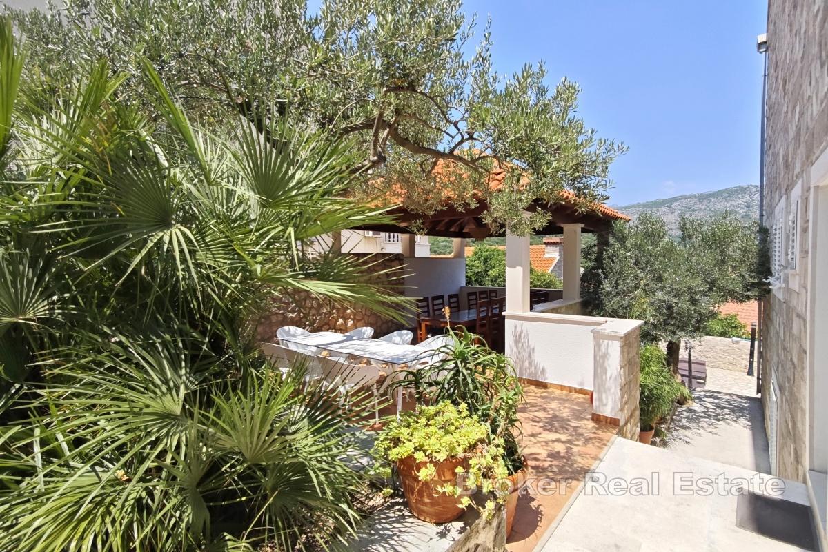 Steinvilla med basseng, ideell for familier eller investeringer