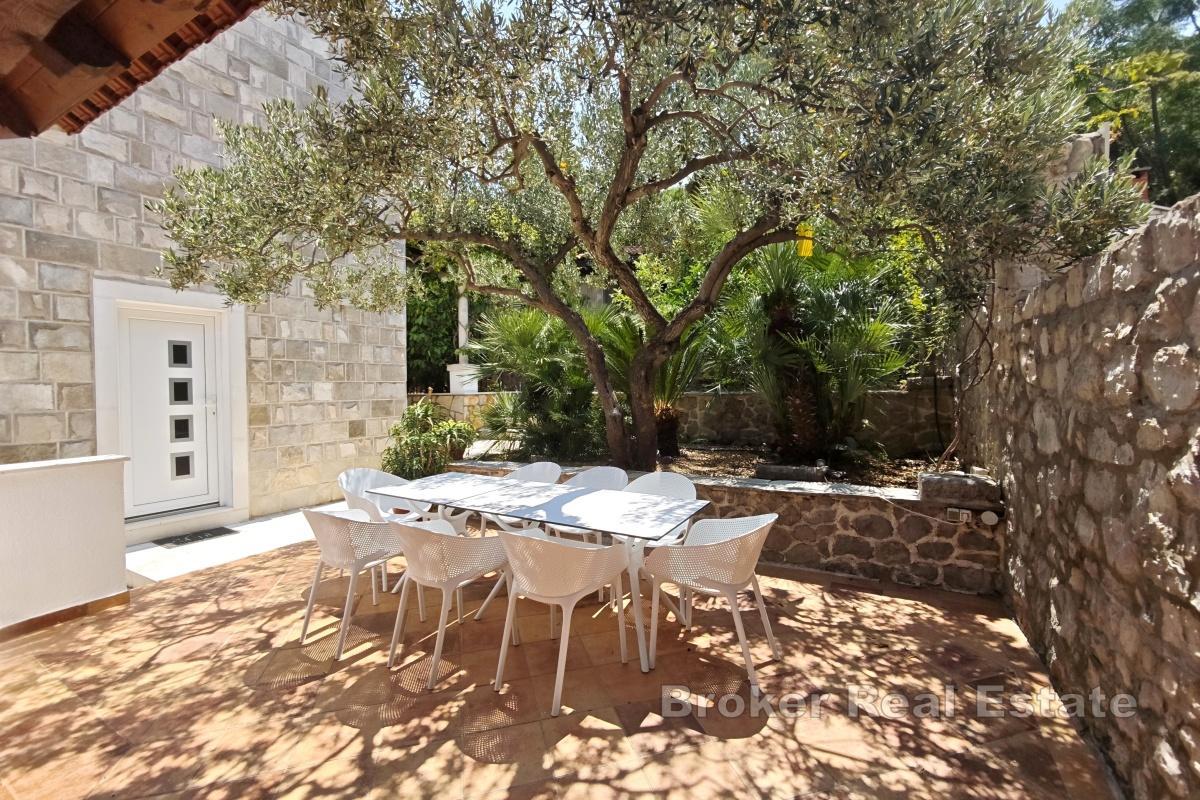 Steinvilla med basseng, ideell for familier eller investeringer