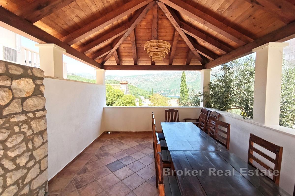 Steinvilla med basseng, ideell for familier eller investeringer