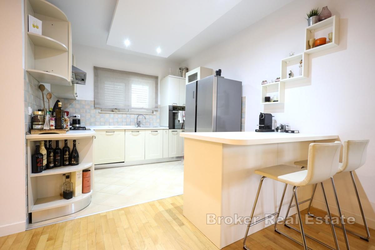 Steinvilla med basseng, ideell for familier eller investeringer