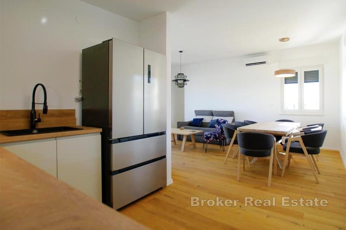 Apartament z tarasem i garażem, blisko morza