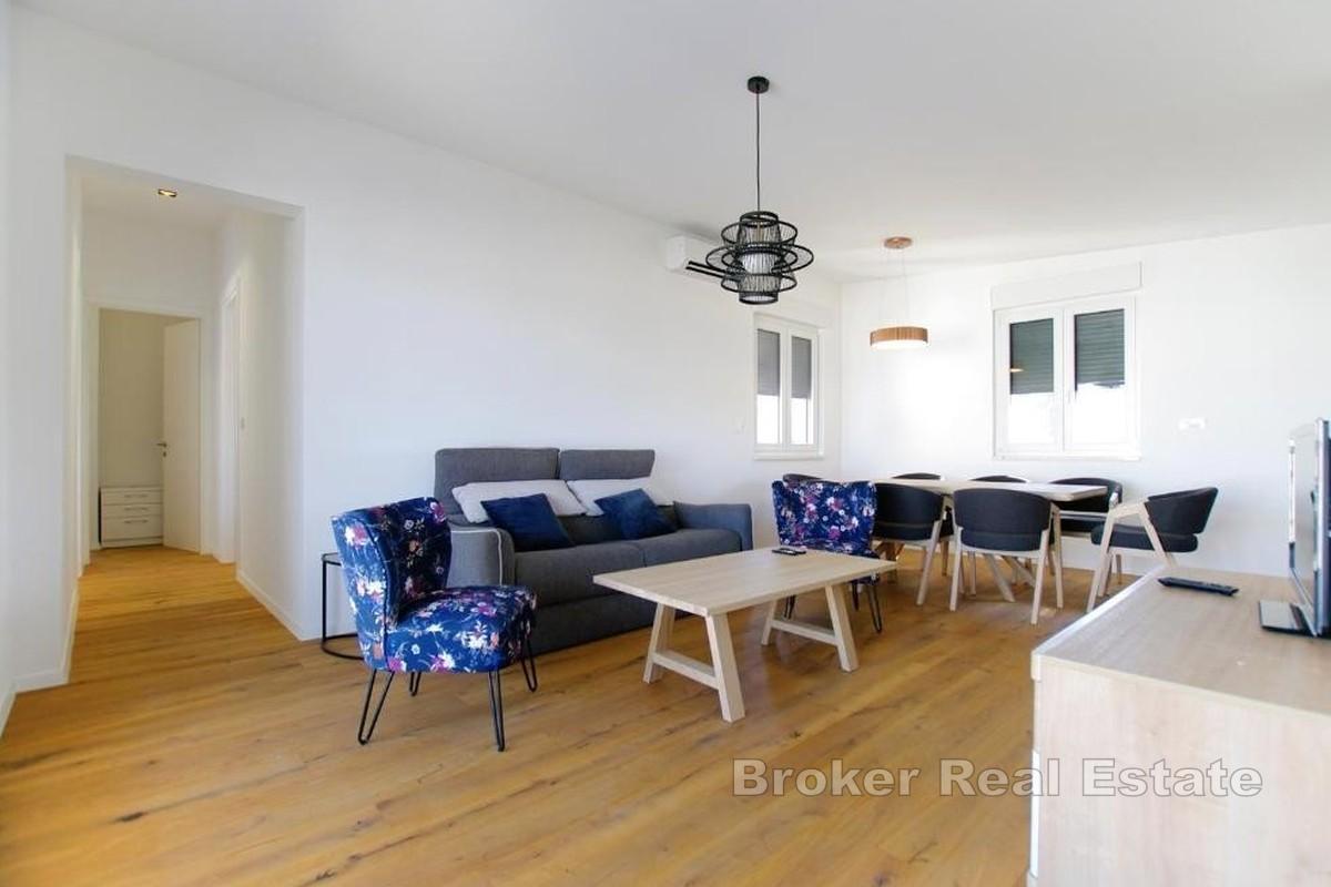 Apartament z tarasem i garażem, blisko morza