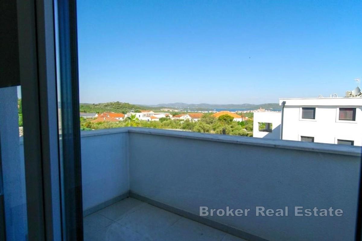 Apartament z tarasem i garażem, blisko morza