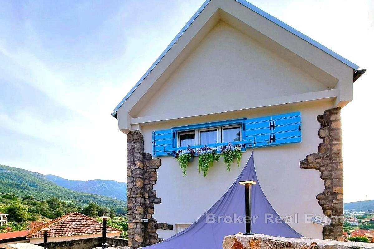 Hus med to boenheter og boblebad