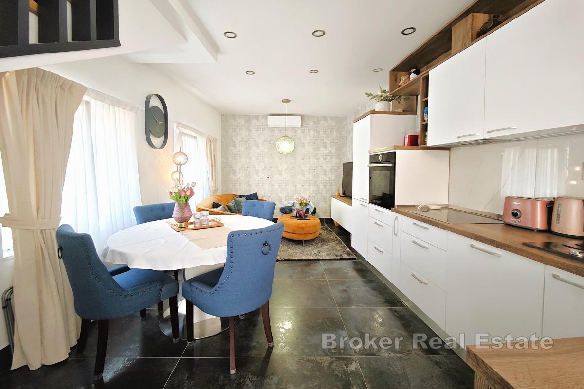 Hus med to boenheter og boblebad