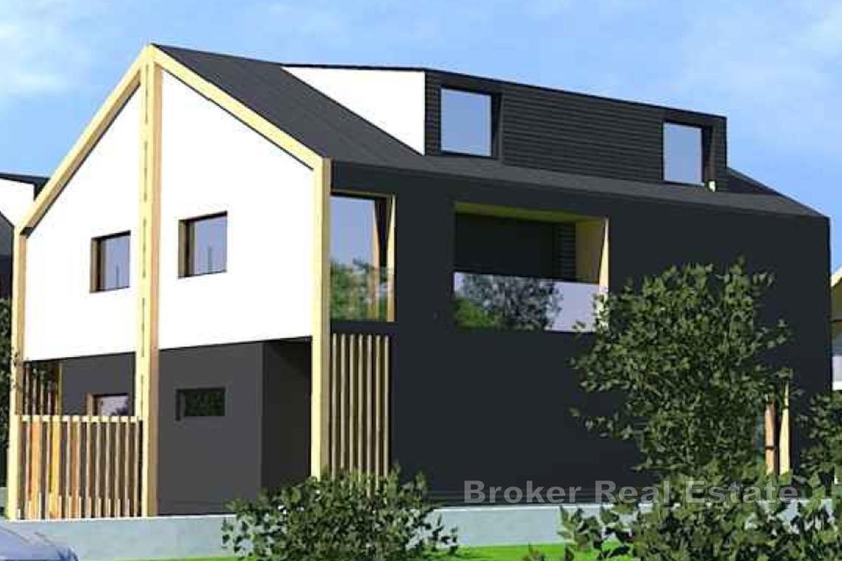 Moderný dvojdom so záhradou a parkovacími miestami