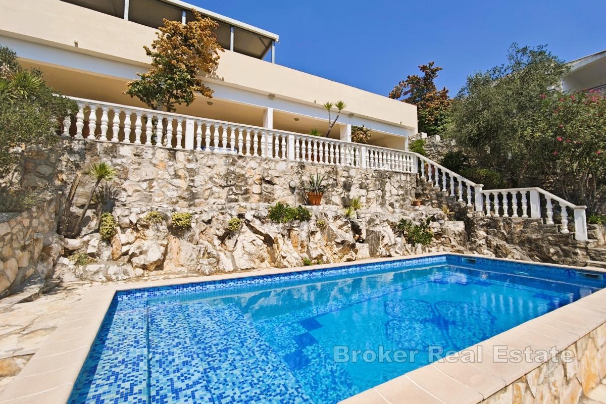 Vila s bazénem, 70 m od moře