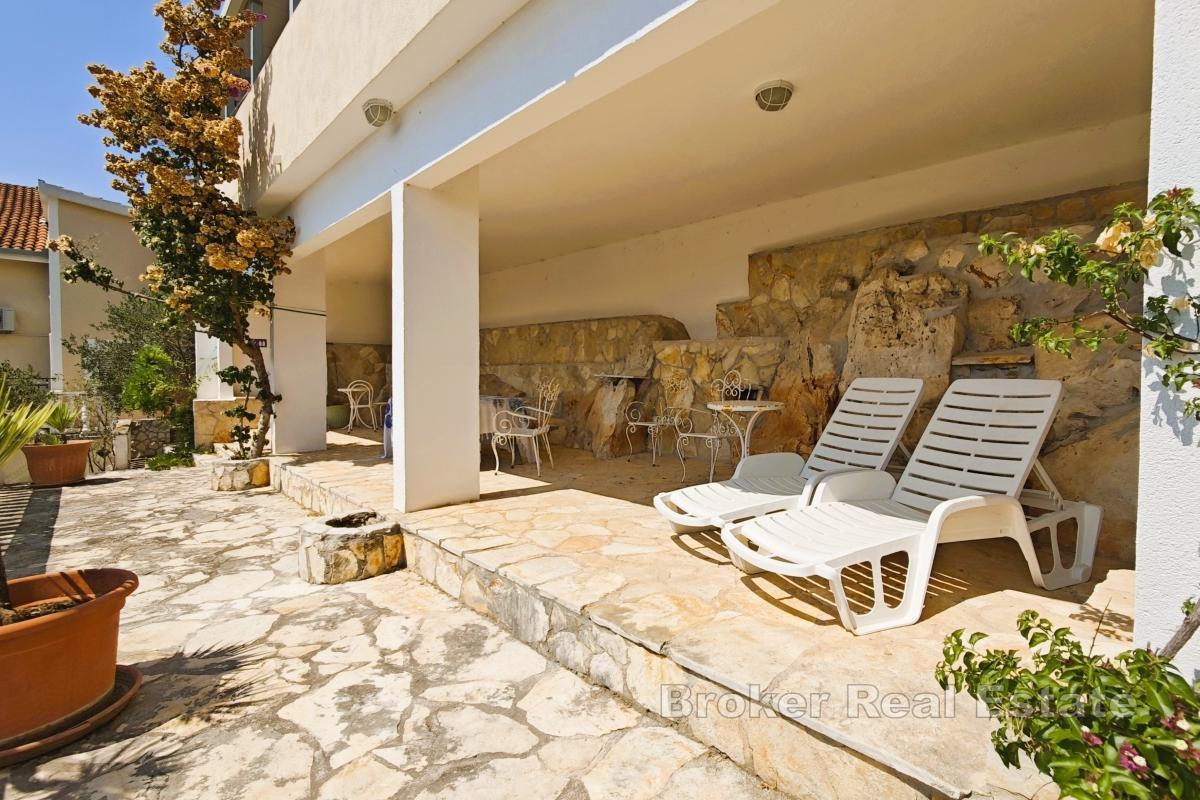 Vila s bazénem, 70 m od moře