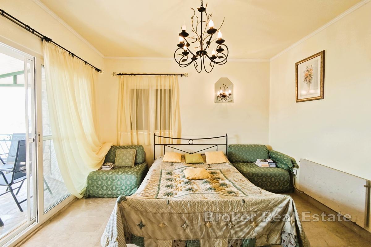 Vila s bazénem, 70 m od moře