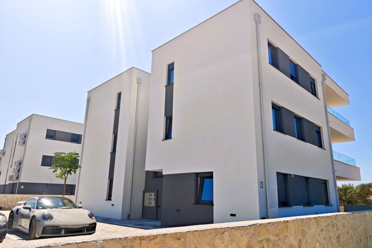 001-2051-30-island-pag-apartment-with-terrace-for-sale