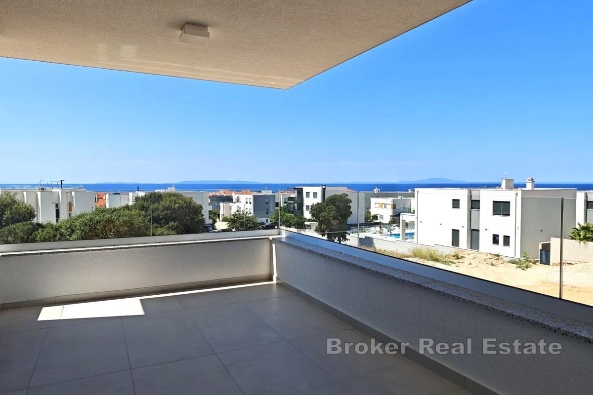 Nowy budynek - apartament z tarasem i dwoma miejscami parkingowymi