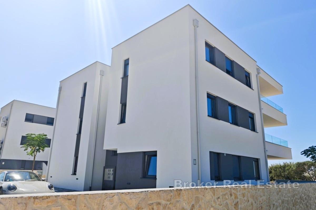 Nowy budynek - apartament z tarasem i dwoma miejscami parkingowymi