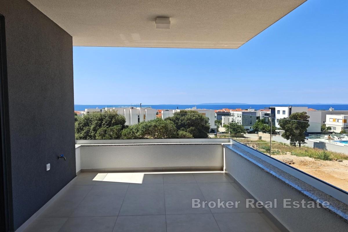 Nowy budynek - apartament z tarasem i dwoma miejscami parkingowymi