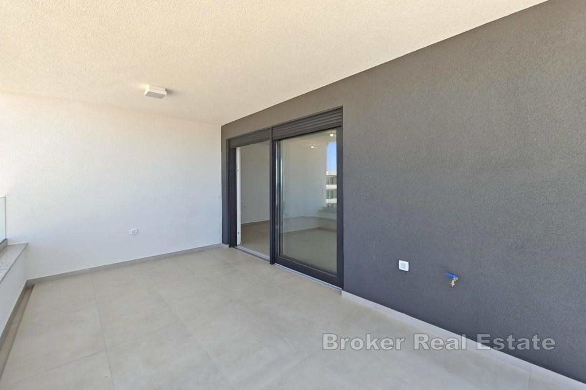 Nowy budynek - apartament z tarasem i dwoma miejscami parkingowymi