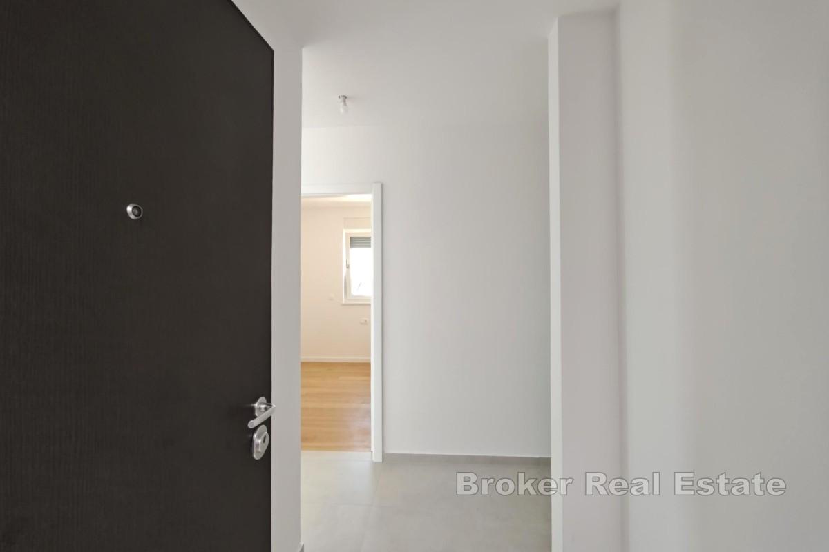 Nowy budynek - apartament z tarasem i dwoma miejscami parkingowymi