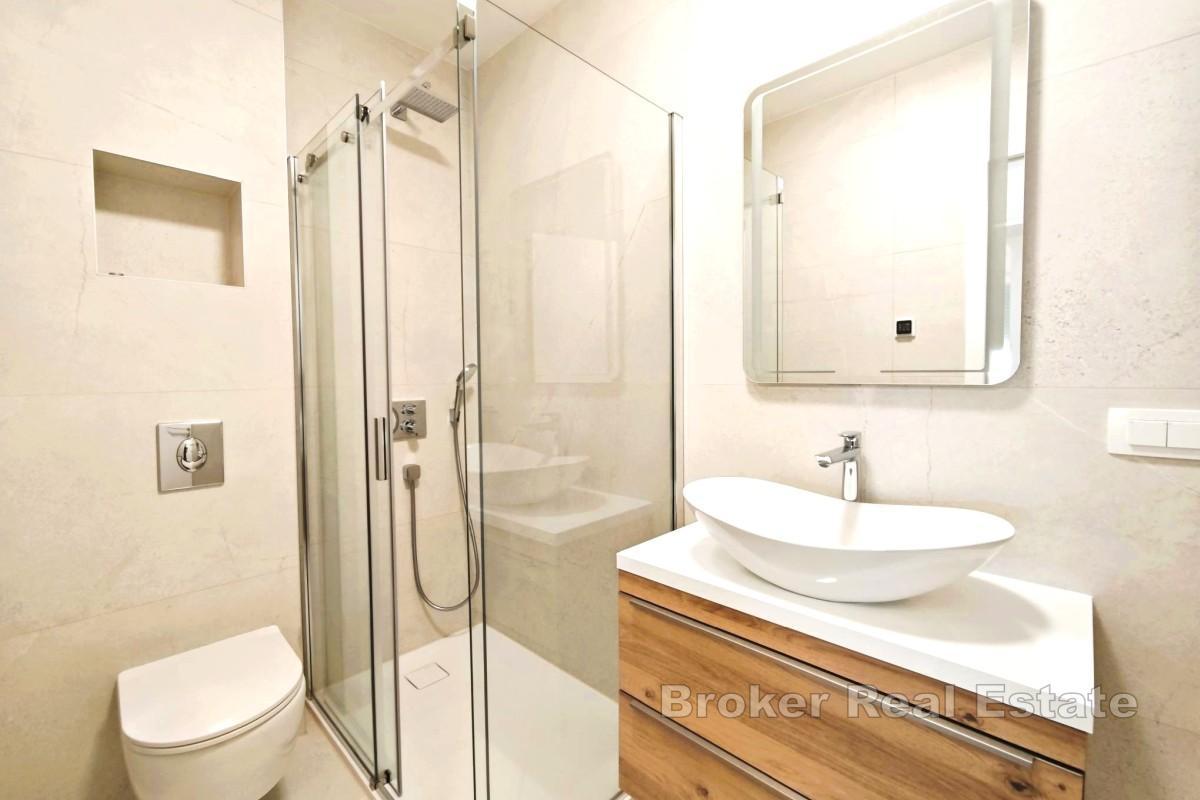 Nowy budynek - apartament z tarasem i dwoma miejscami parkingowymi