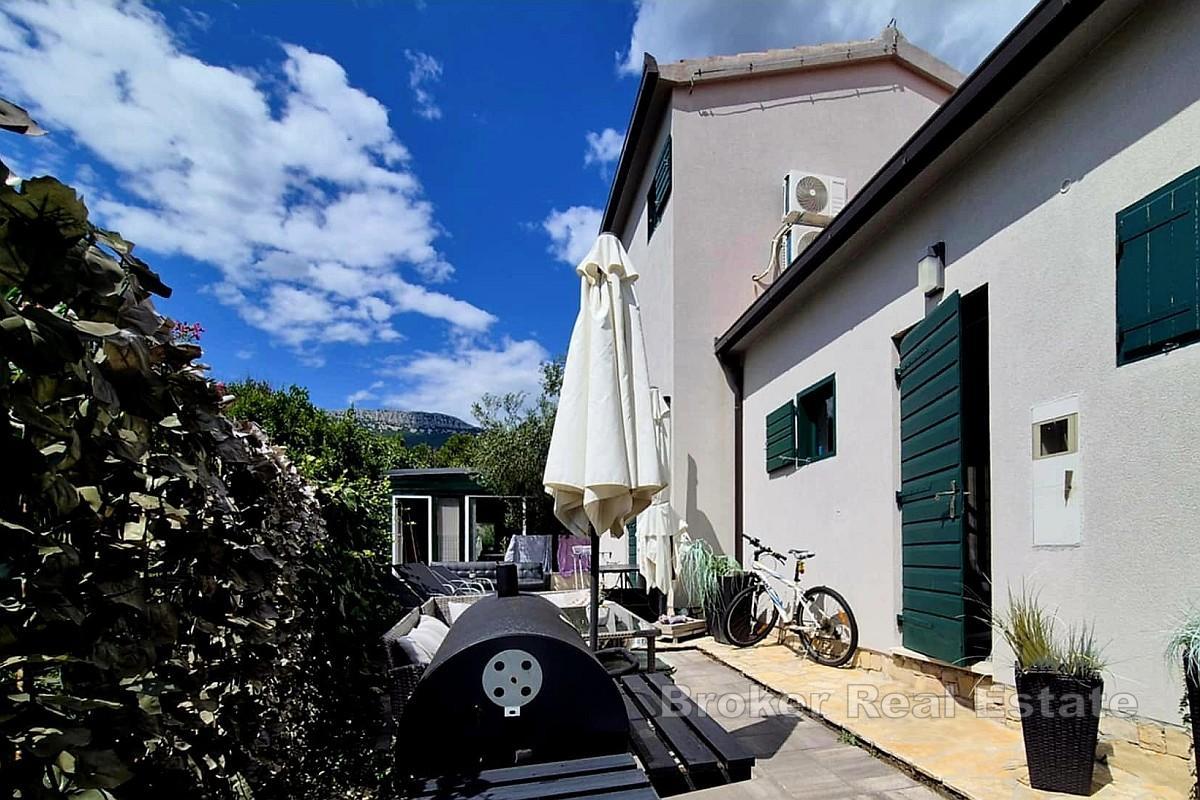 Maison avec deux appartements - jacuzzi, jardin et parking