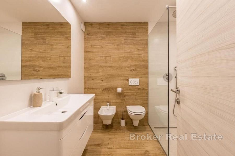 Przestronne i jasne mieszkanie z loggią i balkonem