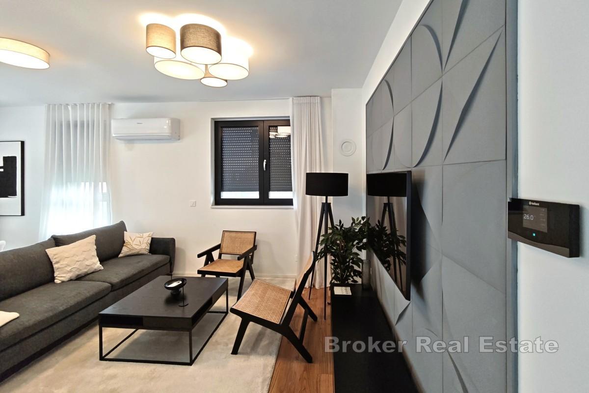 Luxusný penthouse s dvoma terasami a parkovacími miestami