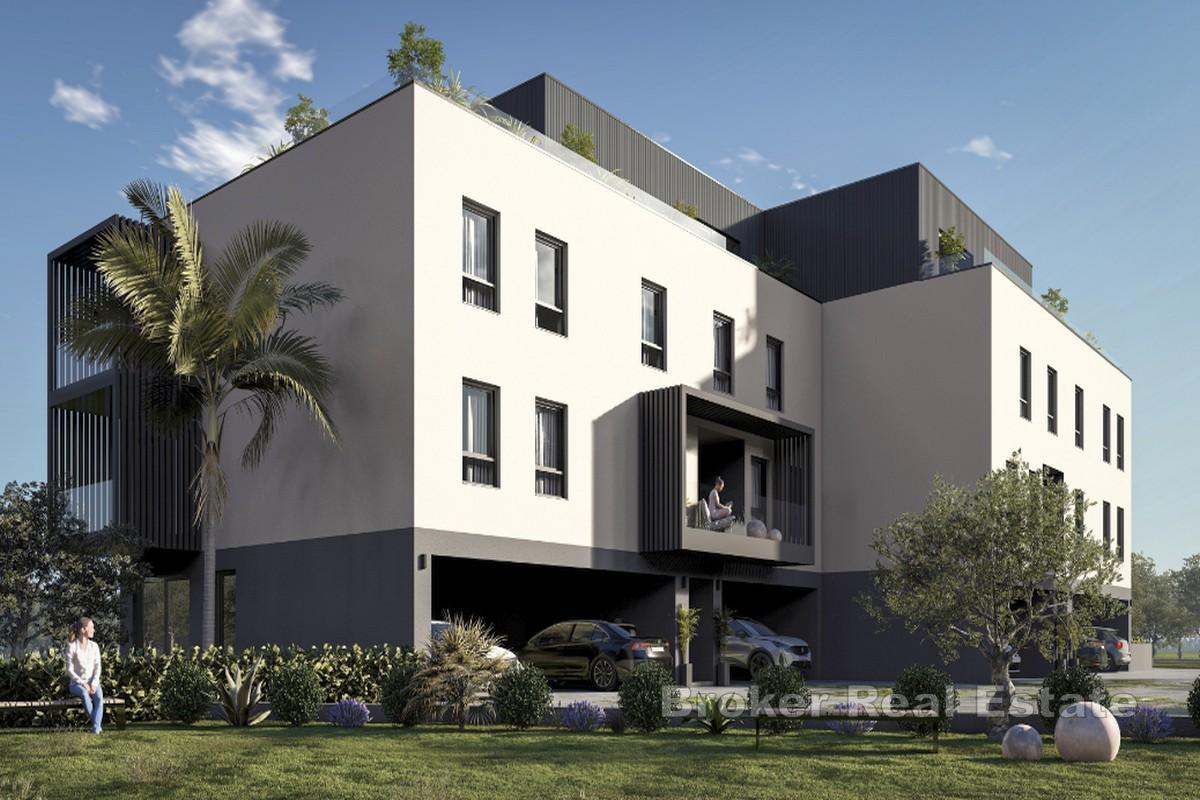 Nybygg - moderne toetasjes leilighet med stor terrasse og nær sjøen