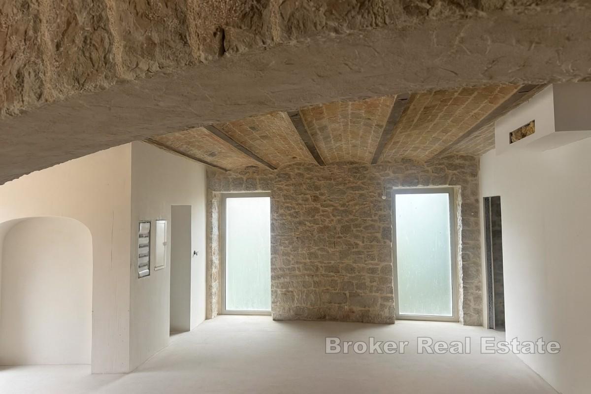 Novouređen trosoban stan - blizina mora