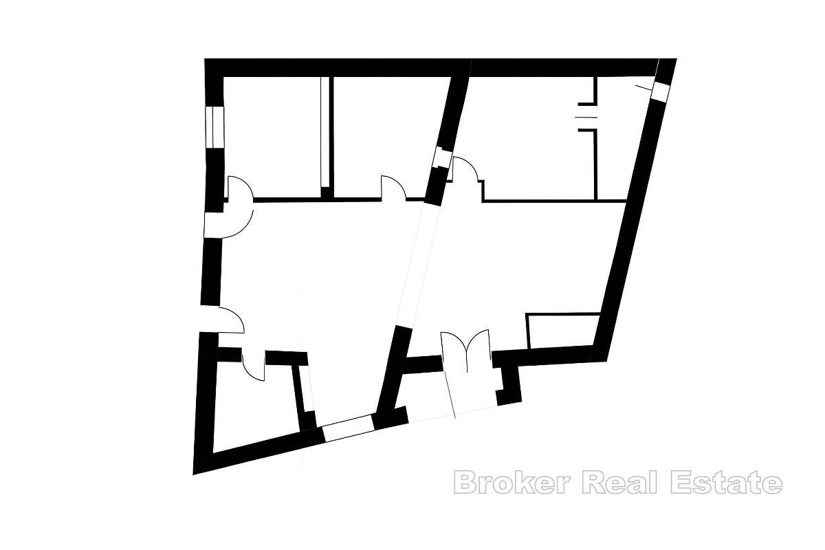 Novouređen trosoban stan - blizina mora