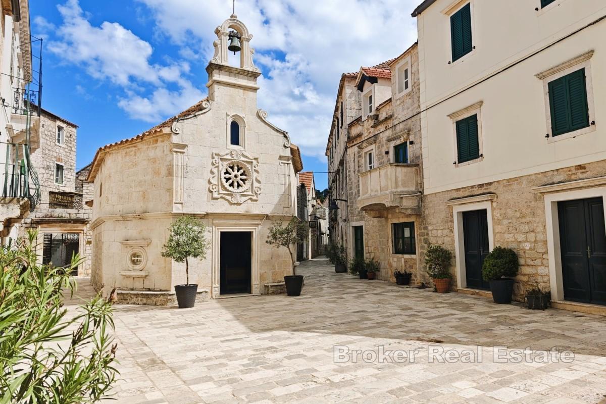 Nyrenovert leilighet med tre soverom - nær sjøen