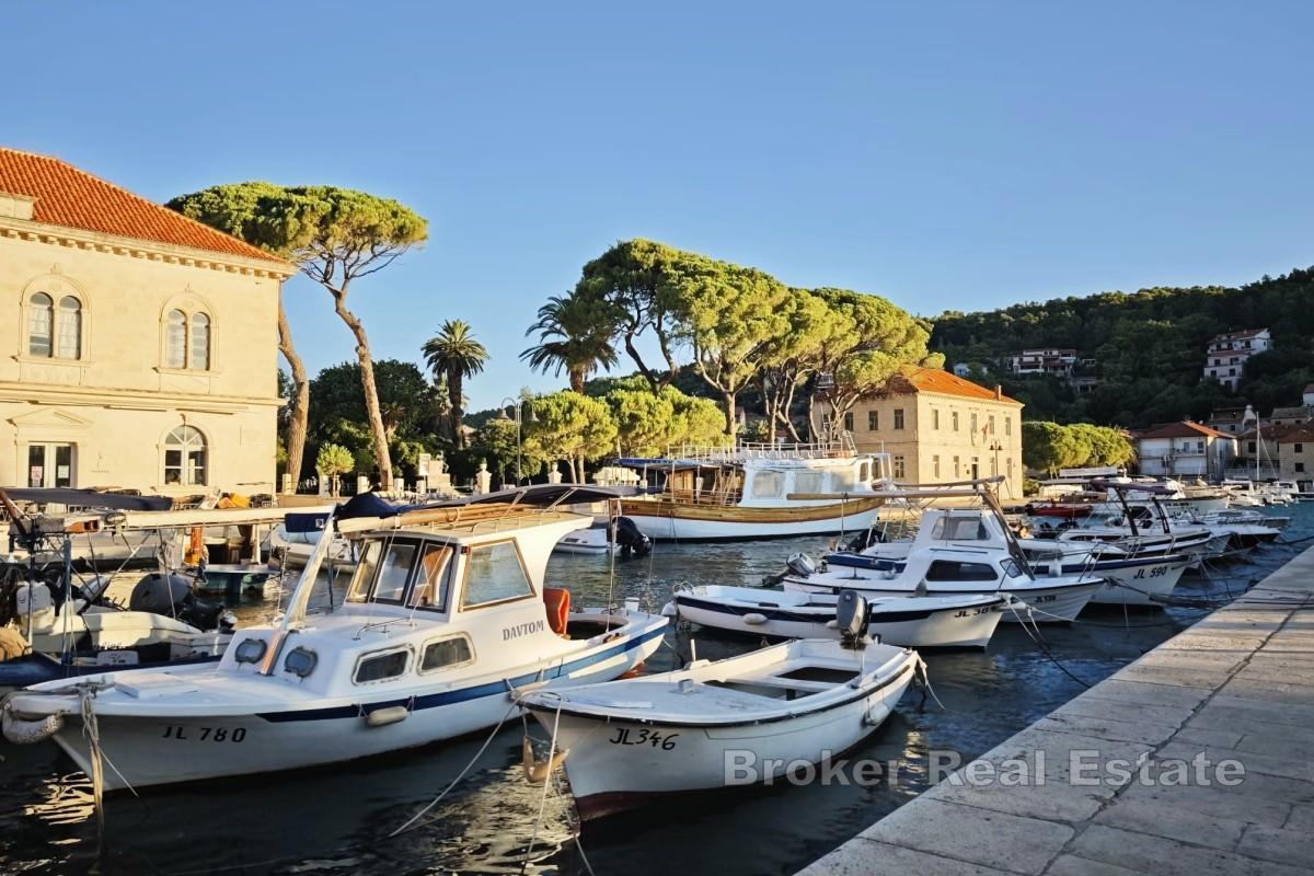 Novouređen trosoban stan - blizina mora